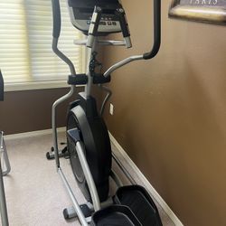 Xe195 Spirit Elliptical Machine 