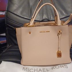 Micheal Kors Tote