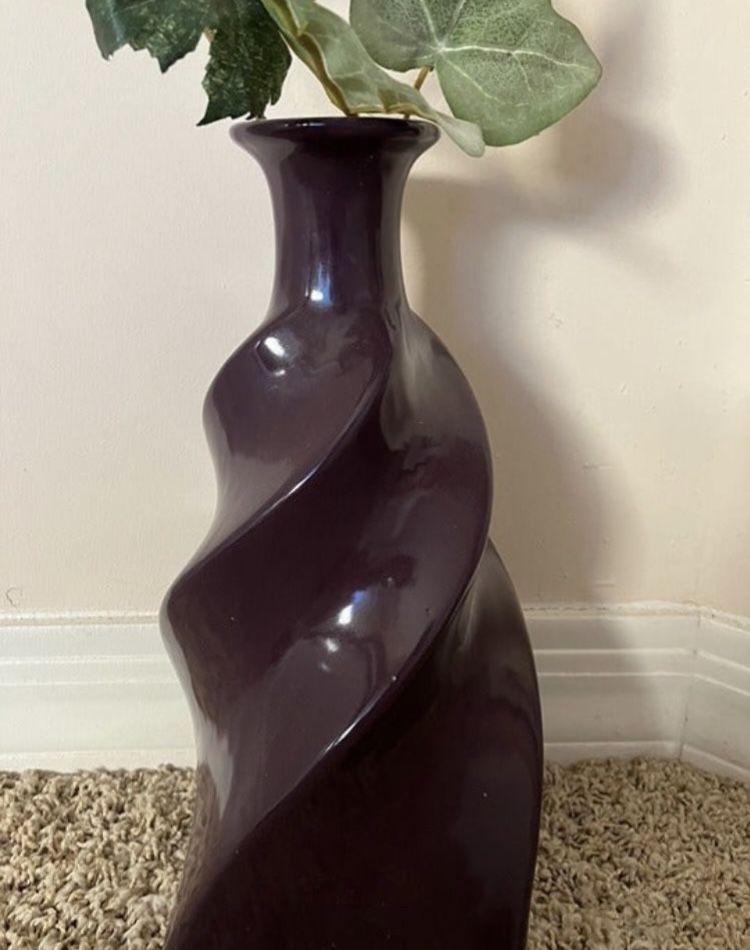 $17-Blueberry Vase 11 x 5 Like New