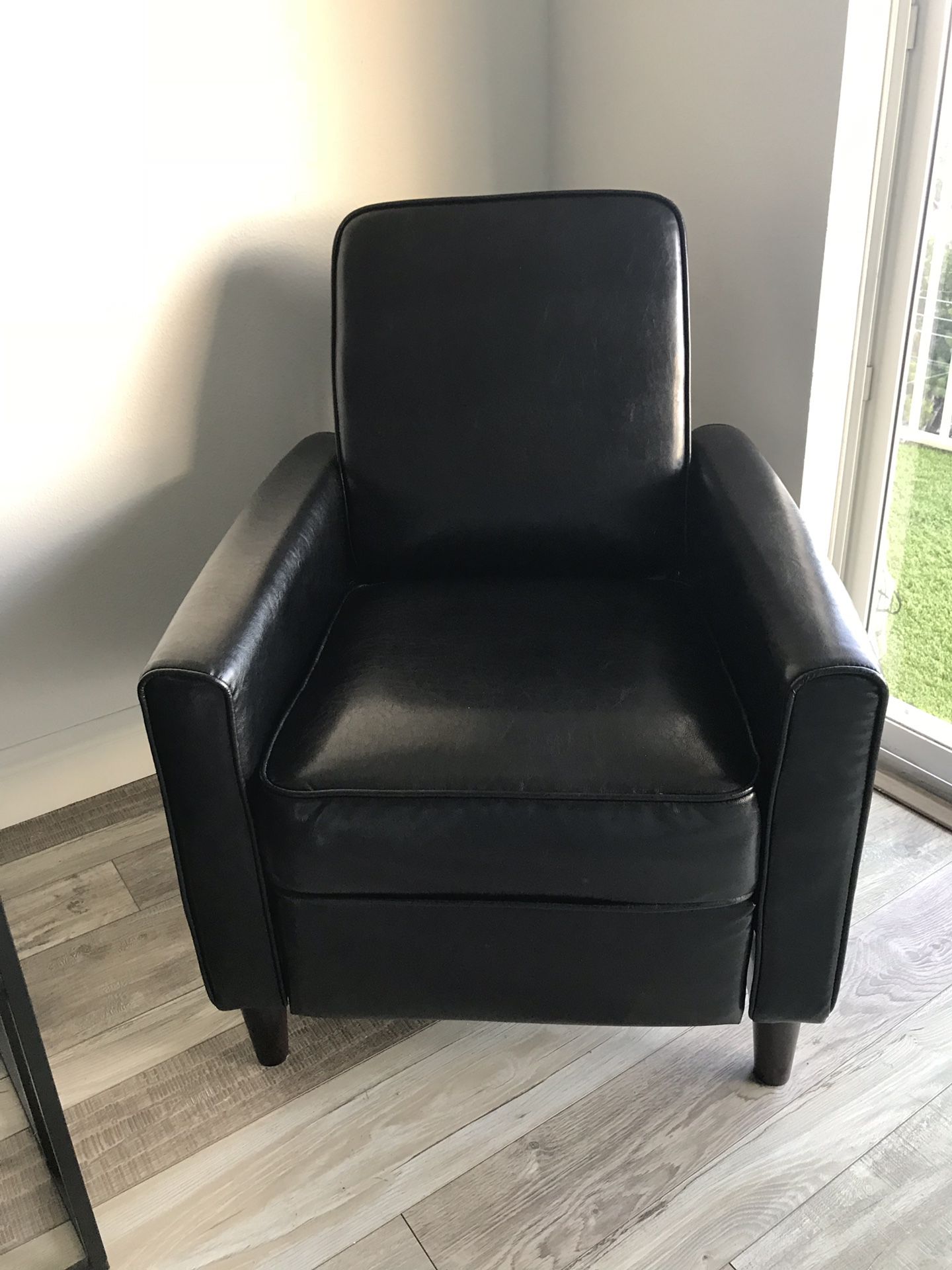 MUST GO Black Reclinable Chair