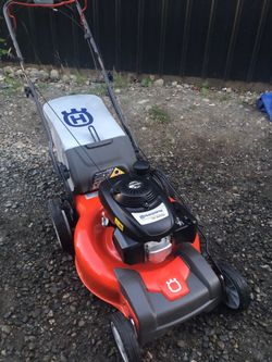 Husqvarna Like new Honda powered self-propelled lawnmower