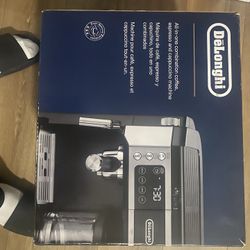 Coffee Expresso Machine.   (De’longhi)