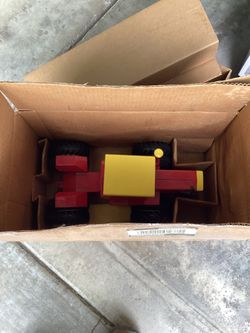 1:16 Scale Versatile 825 Tractor   Very Heavy