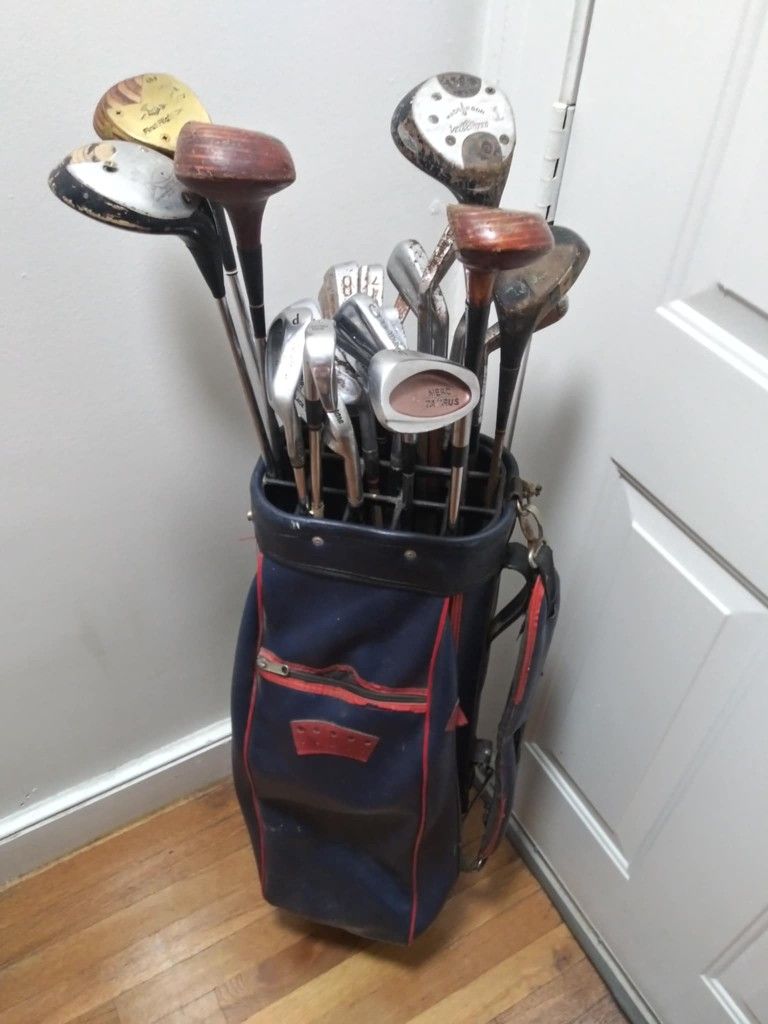 Golf Bag Full Of Random Golf Clubs Comes With 3 Golf Tees And 22 Random Golf Clubs. Message me anytime if interested will send more pictures or videos