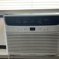 Frigidaire AC Unit 12,000 BTU