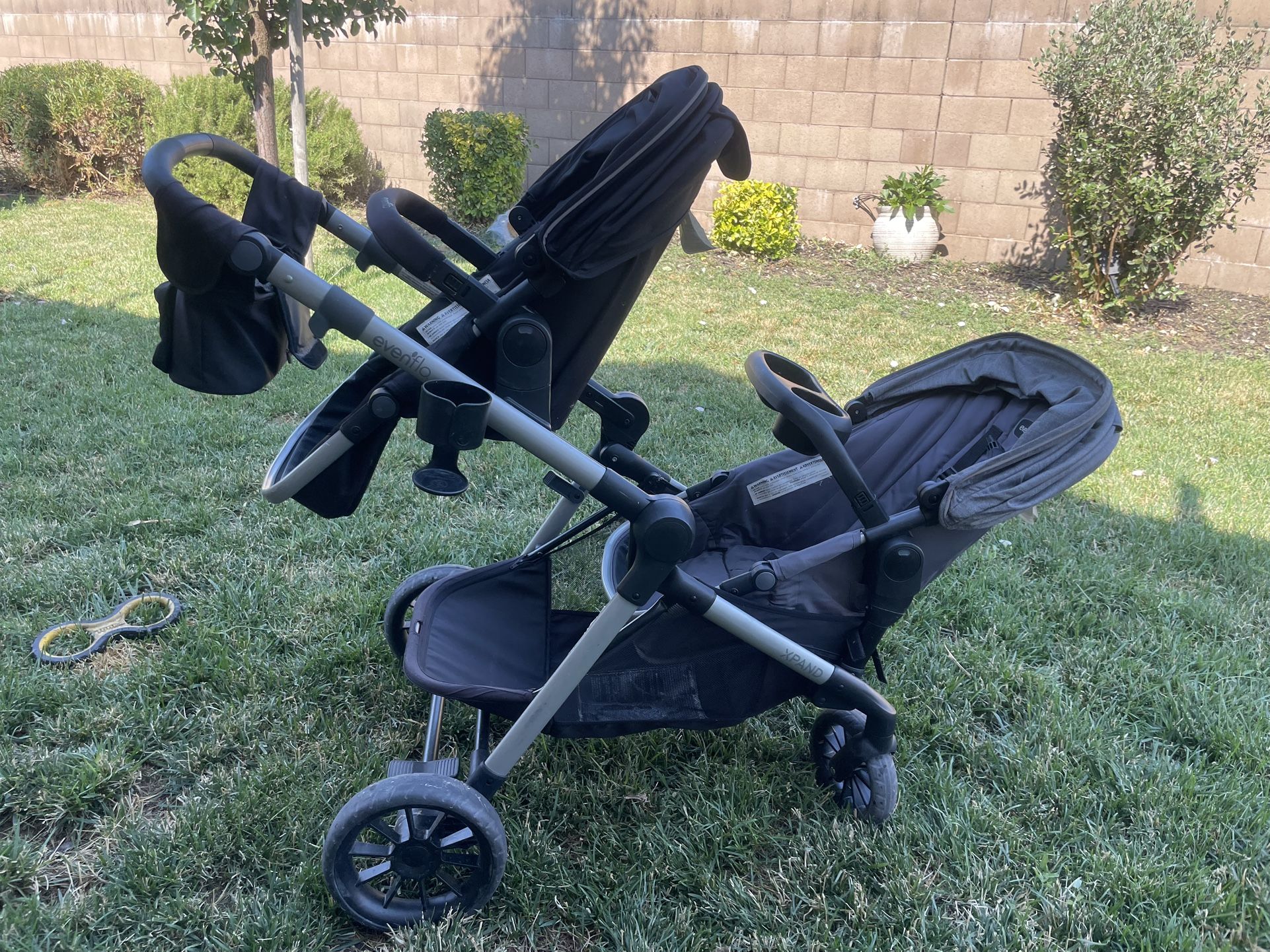 Evenflo Pivot XPAND double Stroller
