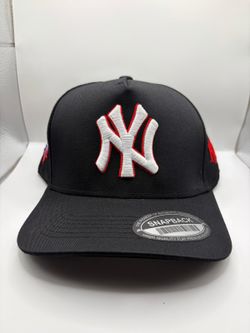 New York Yankees Hat. Brand new Hats. Cachuchas y Gorras nuevas. Western, truckers, and sports hats. Located in HESPERIA. INVENTORY