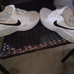 Nike Air maxes size 8 in men's
