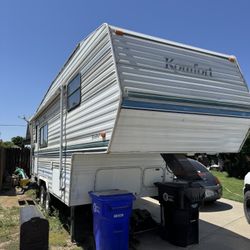 2001 Komfort 5th wheel