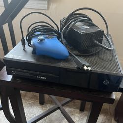 Original XBOX One w/ Controller