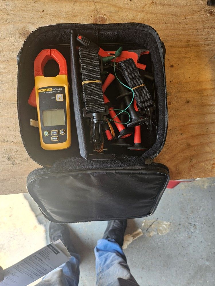 FLUKE Digital Clamp Meter