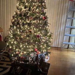 9 Foot Pre-lit Christmas Tree 🌲 