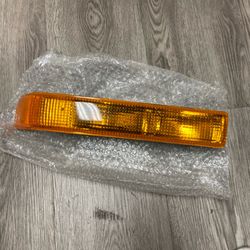 98-05 Chevrolet S10 Blazer, Pick up New Front Right Passenger side Turn Signal GM(contact info removed)