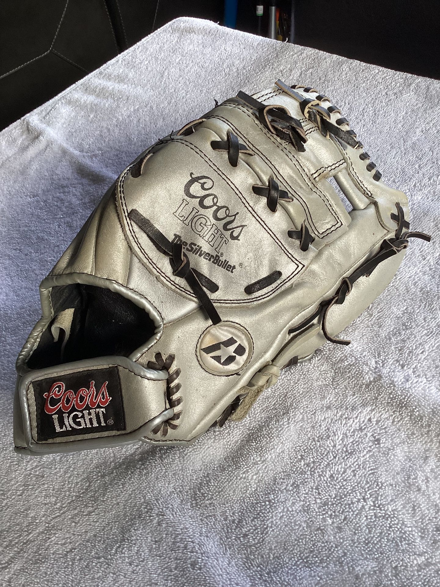 Baden 14” Coors Light RHT Softball Glove