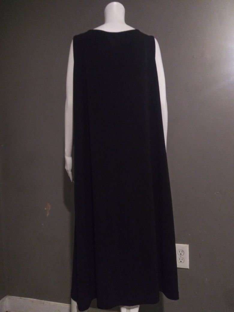 ***WOMEN'S XXL BLACK DRESS!***