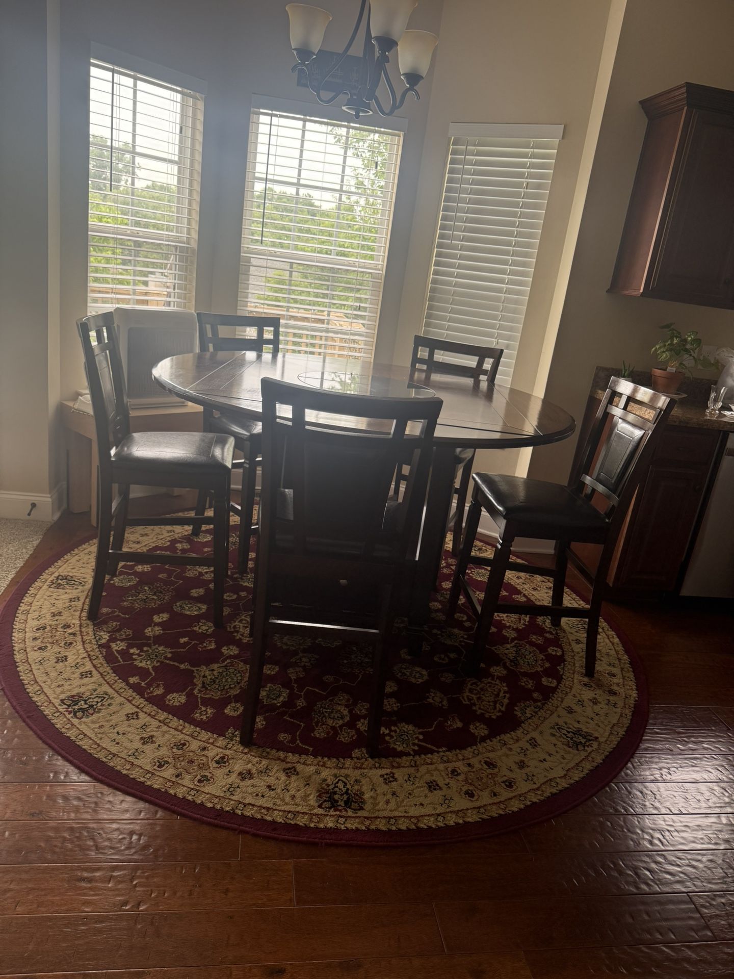 Dinning Room Table Set and Round Rug