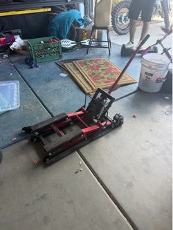 Motorcycle lift