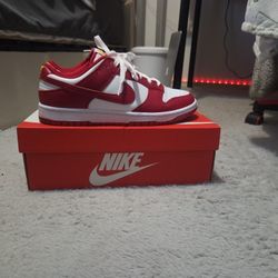 Low Nike Dunks Red