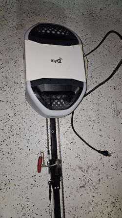 Chamberlain 0.5-HP Chain Drive Garage Door Opener