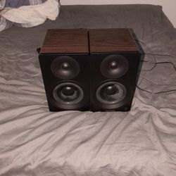 Fluance Ai41 Natural Walnut Powered 2.0 Stereo Bookshelf Speakers 