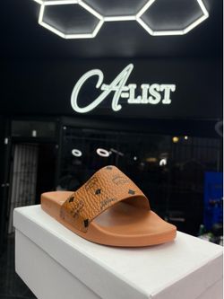 Men slides size 9