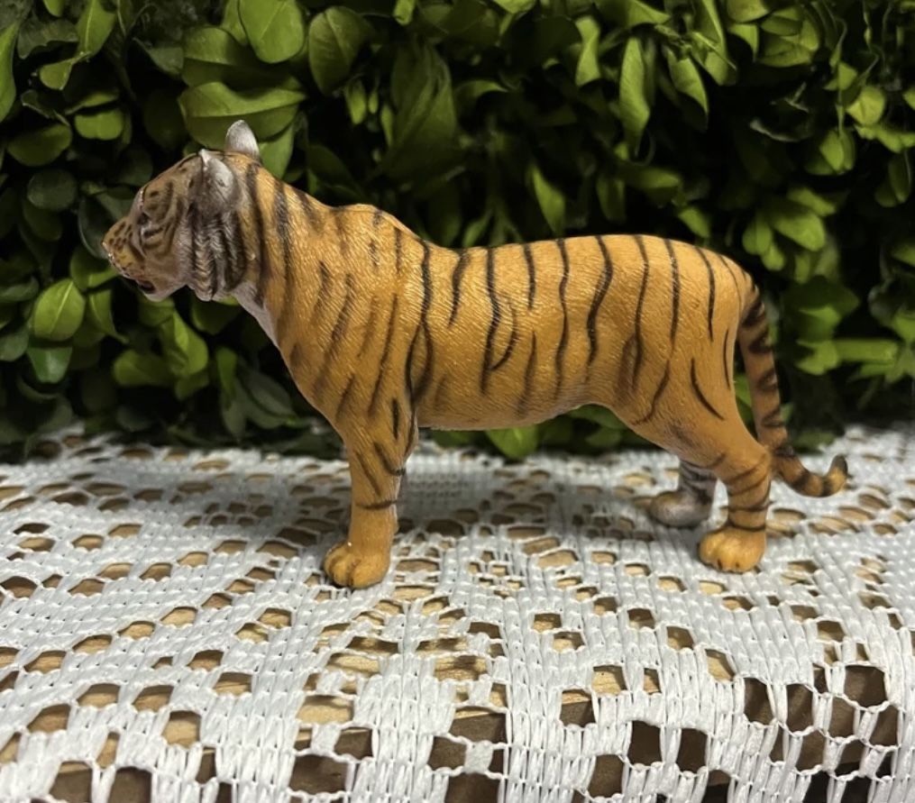 Schleich RETIRED Adult Tiger Figure