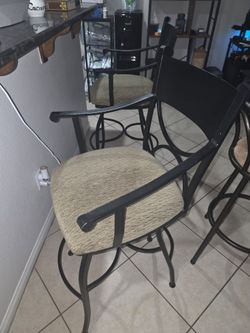2 bar stools