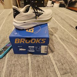Brooks Sneaker