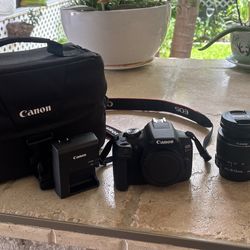 Canon EOS Rebel t7 Camera