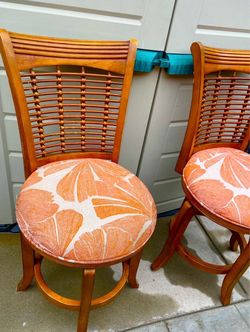 Bayberry Wicker Swivel Barstool - Oak - Hillsdale Furniture