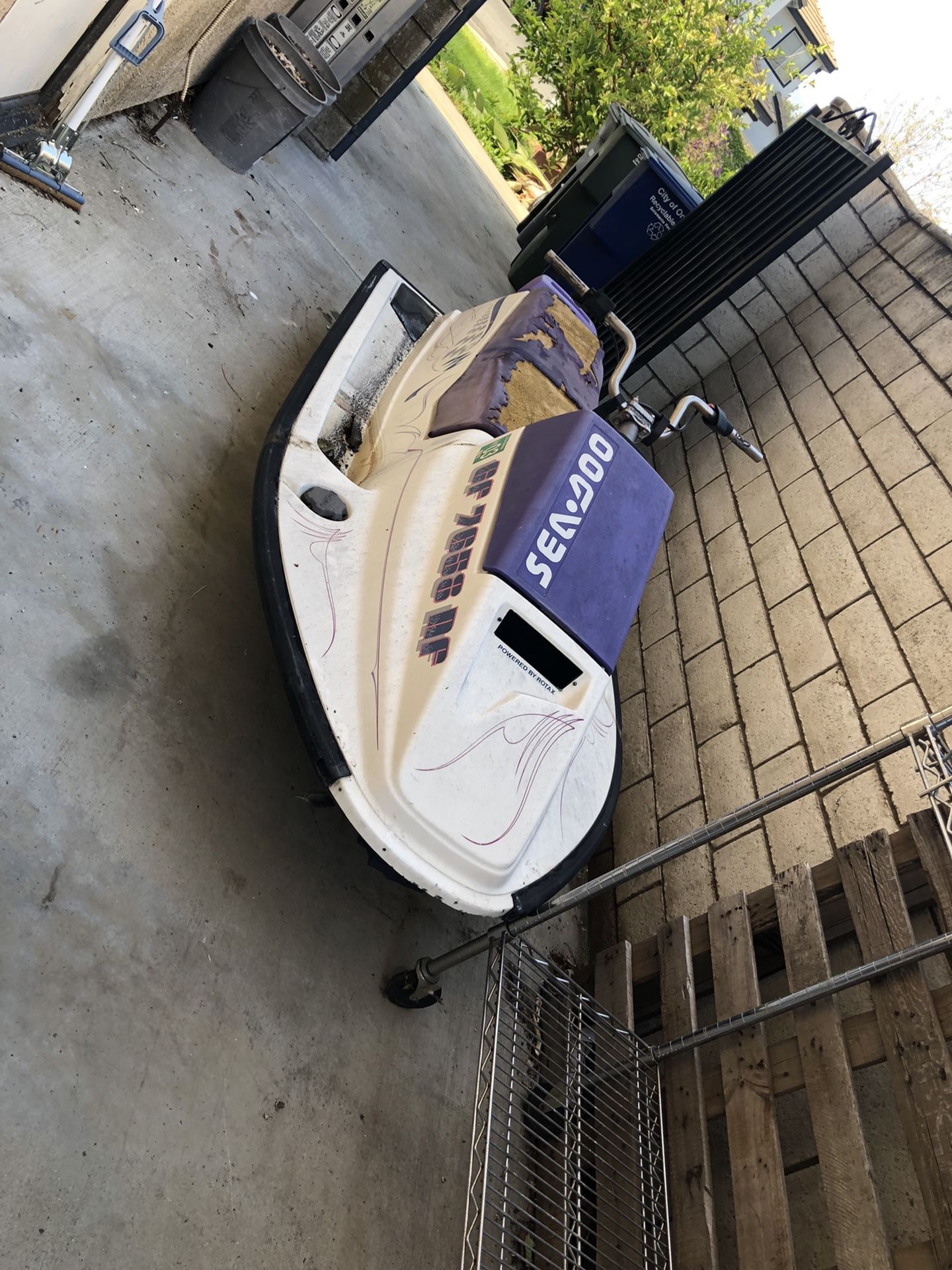 1992 Seafood Bombardier Hull