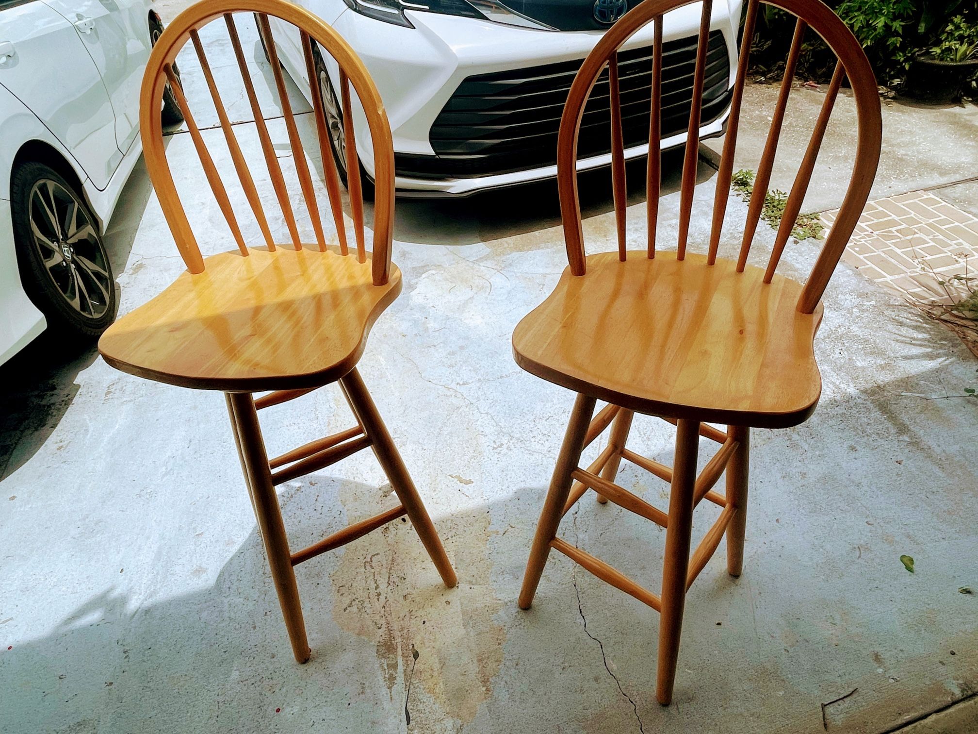 Two oakwood Bar Stools Seats swivel.