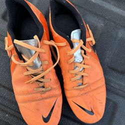 Soccer shoes 
