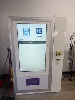 DMVI Option 4 50” Touchscreen Smart Vending Machine