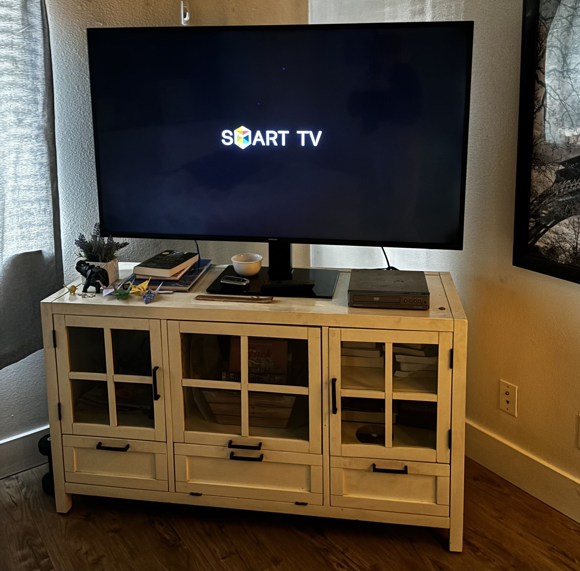 50-inch Smart TV With Mount & Console 