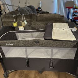 ADOVEL Baby Bassinet Bedside Crib, Pack and Play with Mattress, Diaper Changer and Playards from Newborn to Toddles, Grey