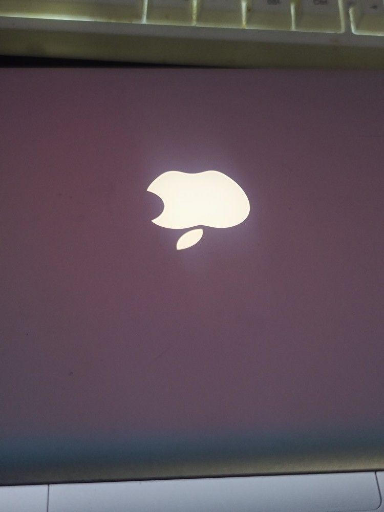Macbook Pro , Iphone 14 Plus ,Iphone 15