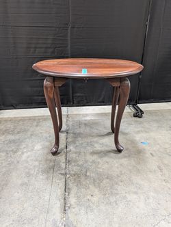 Cherry Tone Drop Leaf End Table with Cabriole Legs