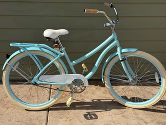 Huffy 26 inch beach cruiser has rear rack,bell, and drink holder great shape