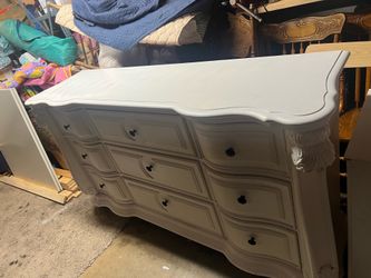 Dresser with 9 drawers white