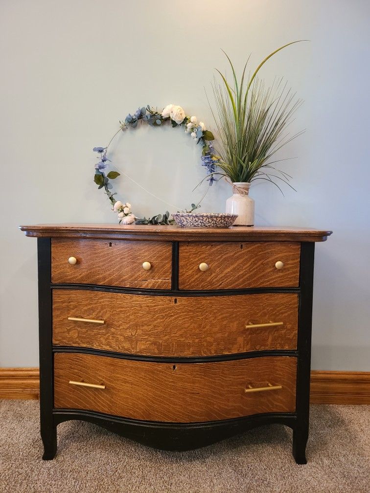 Tiger Oak Dresser/ Buffet