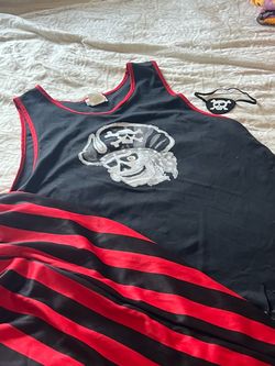 Men’s pirate costume