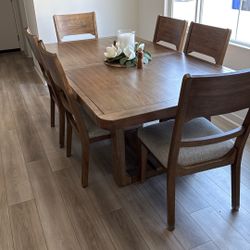 Cabalynn Dining Table and 6 Chairs