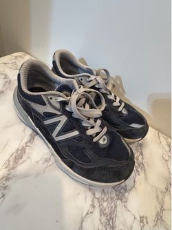 New balance kids 990 v6 size 2.5 running shoe no box