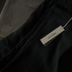 Black uncuffed essential sweats