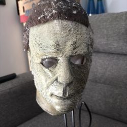 Michael Myers Halloween mask