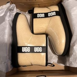 Ugg Classic Clear Size 4