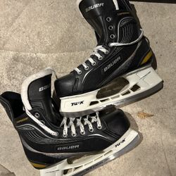 BAUER SUPREME HOCKEY SKATES SZ 9. LIKE NEW!