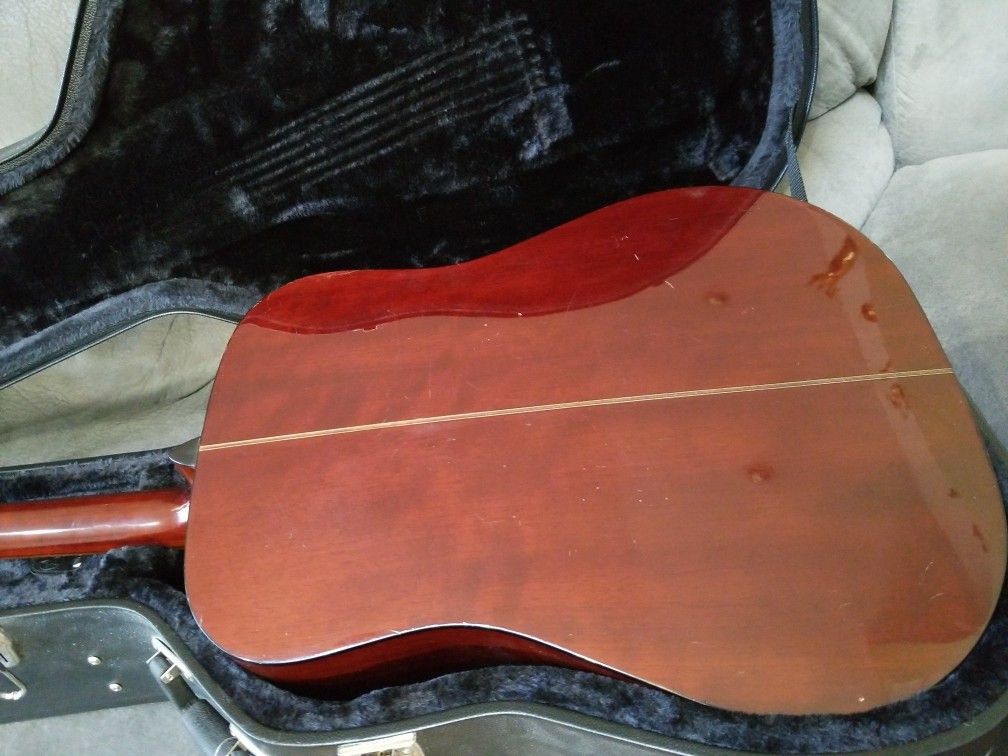 Fender Acoustic Guitar F220SB