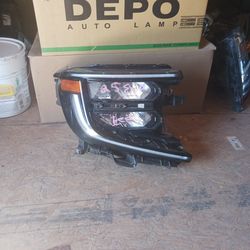 2025-2026 Ford Expedición Headlight Full LED RH OEM